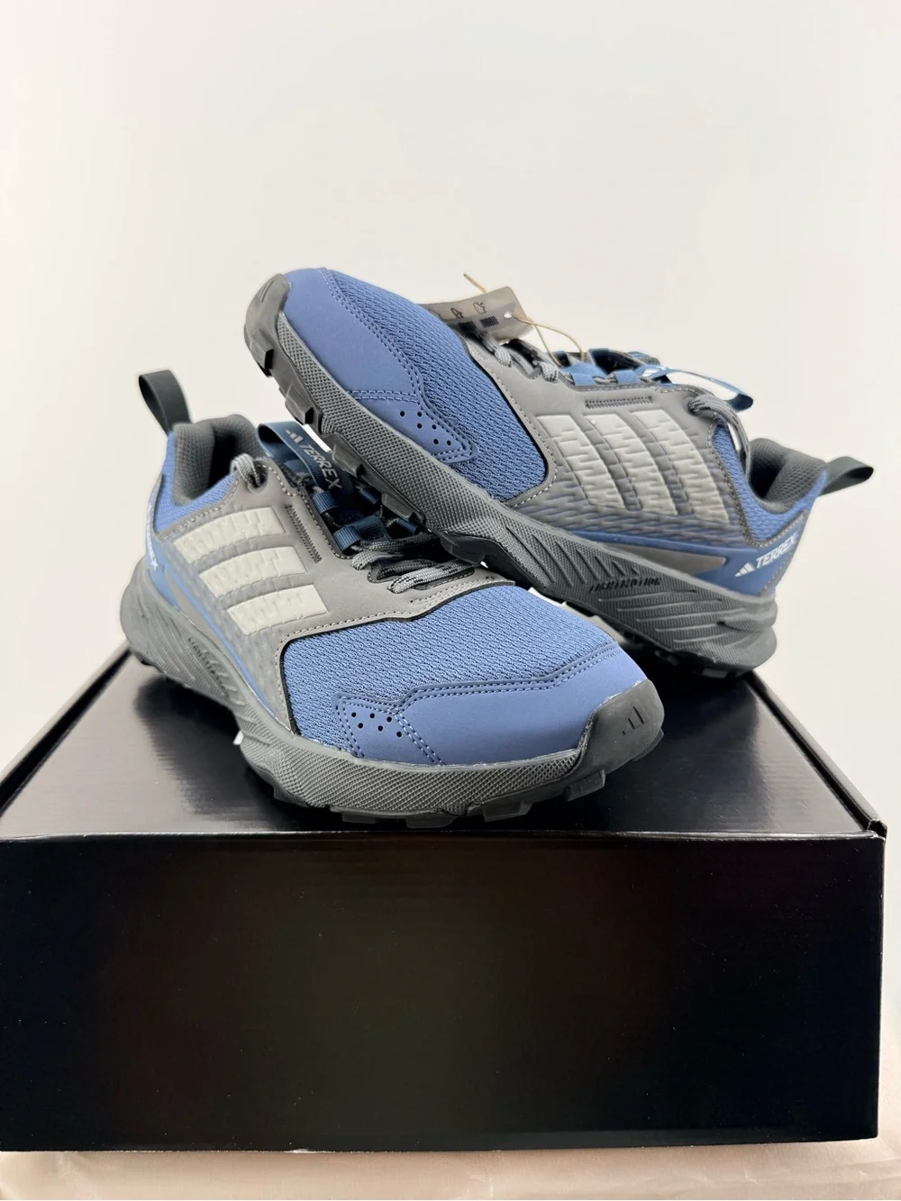 adidas lightweight athletic
